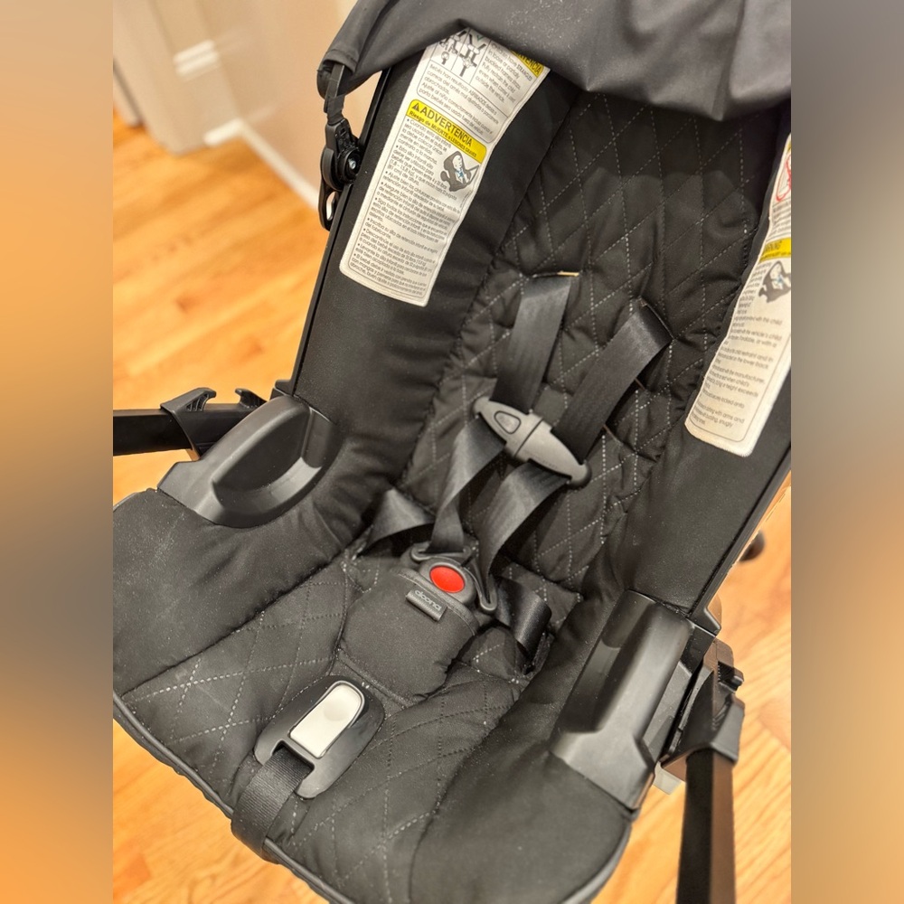 Doona™ Special Edition Infant Car Seat/Stroller & Base - Picture 6 of 15